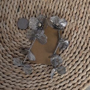 NEW Silver Flower Dangling Earrings